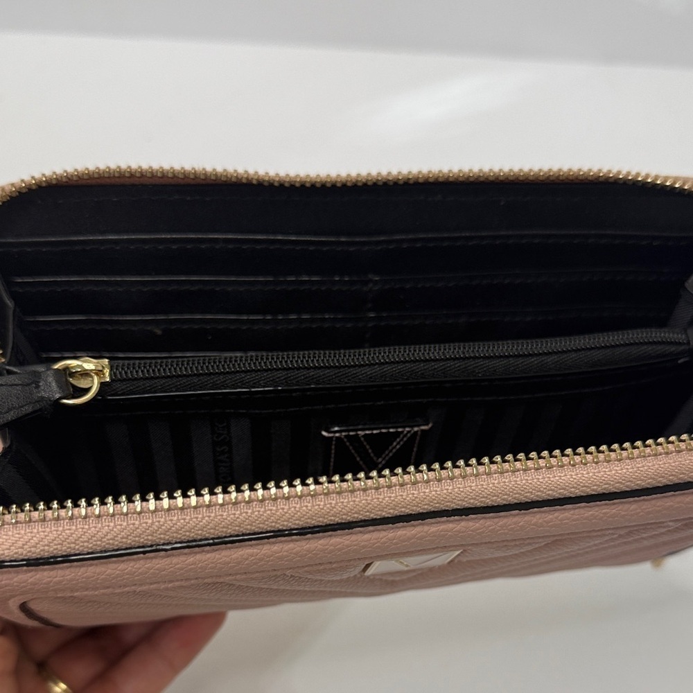 Victoria's Secret Quilted Wallet in Blush - Picture 5 of 7